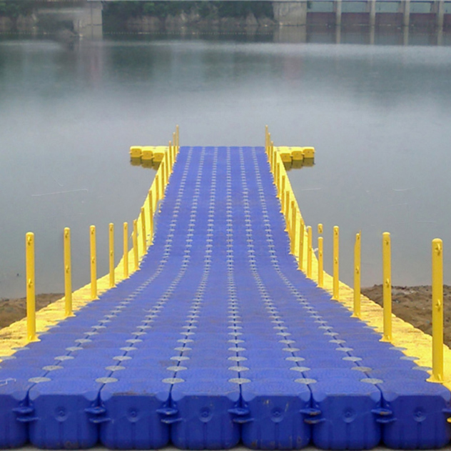 FLOATING DOCK
