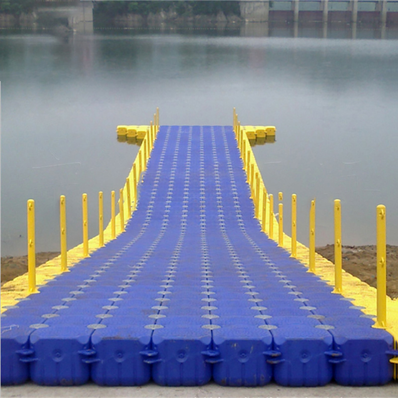 FLOATING DOCK